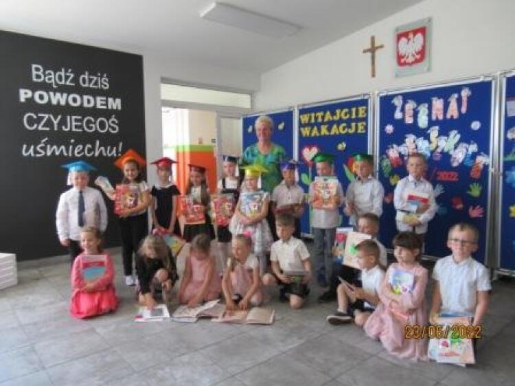 Zespół Szkół W Cedrach Małych - Uroczyste zakończenie roku w Przedszkolu - Zespół Szkół im. Jana III
