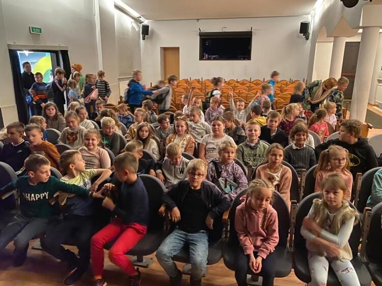 Zespół Szkół Gimnazjalnych W Kwidzynie Wycieczka kl. I - IV do Teatru Lalki ''Tęcza'' w Słupsku - Zespół Szkół