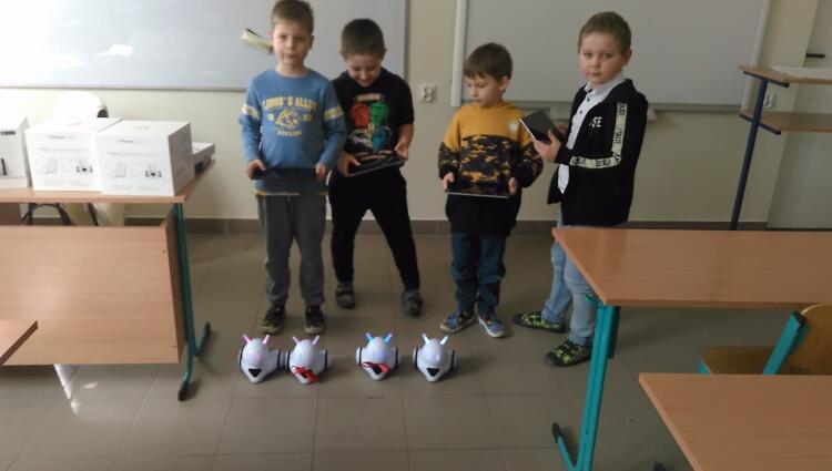 Zespół Szkół Mechanicznych W Krośnie Zajęcia z Robotyki - Zespół Szkół im. Jana III Sobieskiego w Brzeźnie