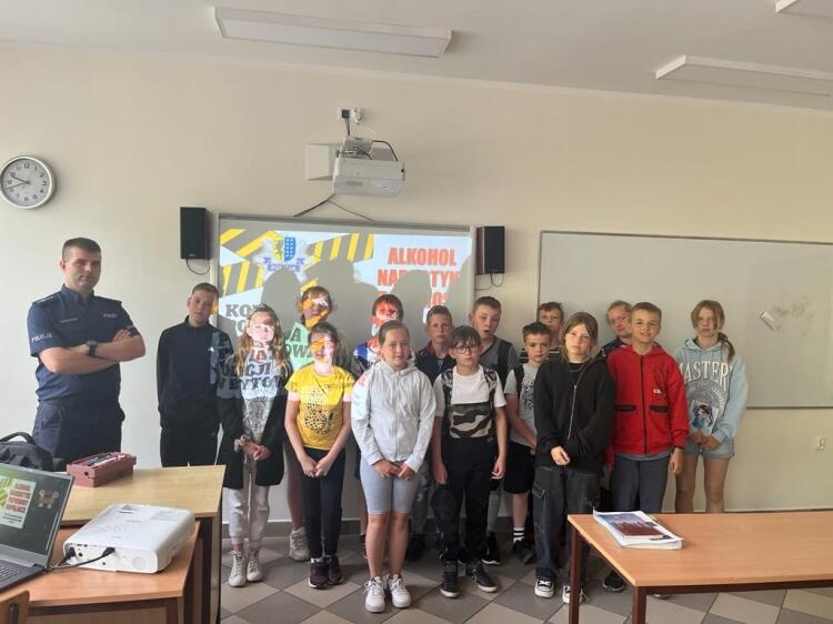 Zespół Szkół Nr 1 W łukowie ''Słów kilka o uzależnieniach'' - Zespół Szkół im. Jana III Sobieskiego