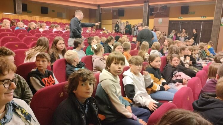 Zespół Szkół Nr 1 W Olkuszu Przedstawienie teatralne w Bytowie dla kl.IV - VI - Zespół Szkół im